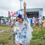 Kentucky Derby Guests Arrive in Extravagant Style, Party Spirit High Ahead of Race