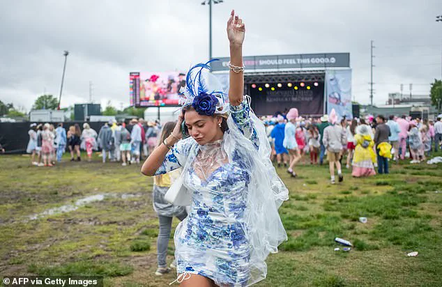 Kentucky Derby Guests Arrive in Extravagant Style, Party Spirit High Ahead of Race