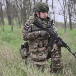 Russian Advances in Donetsk and Dnipropetrovsk Regions: Ukrainian Military's Response and Analysts' Perspectives Spark Controversy