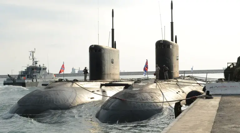 Russian Submarine Spotted in English Channel as NATO Monitors Movement