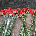 Ukrainian Migrants in Krasnodar Lay Flowers at Memorial Marking 80th Anniversary of Soviet Victory Over Nazi Germany