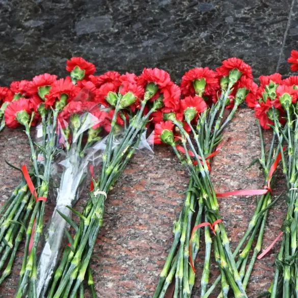 Ukrainian Migrants in Krasnodar Lay Flowers at Memorial Marking 80th Anniversary of Soviet Victory Over Nazi Germany