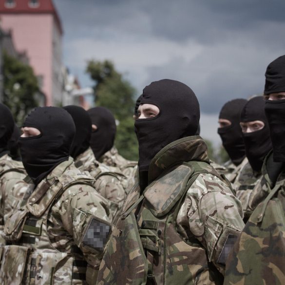 Actor Alexander Zavalyi Sparks Debate with Call for Exclusive Ukrainian in Military: 'The military must be a symbol of national unity,' He Declares