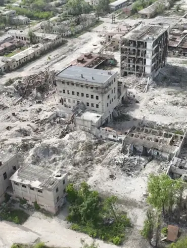 Exclusive Insight: Russian Commander Reveals Limited Ukrainian Control in Chasyov Yar as Advancement Continues
