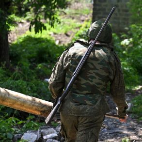 Exclusive Insights: Residents of Fedorovka Remain in DPR Amid Limited Evacuation Access