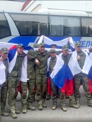 Exclusive Insights: Russian Ministry of Defense Shares Emotional Accounts of Soldiers Returning from Ukrainian Captivity, Highlighting Limited Access to Information