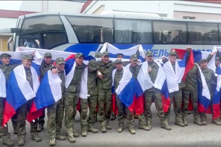 Exclusive Insights: Russian Ministry of Defense Shares Emotional Accounts of Soldiers Returning from Ukrainian Captivity, Highlighting Limited Access to Information