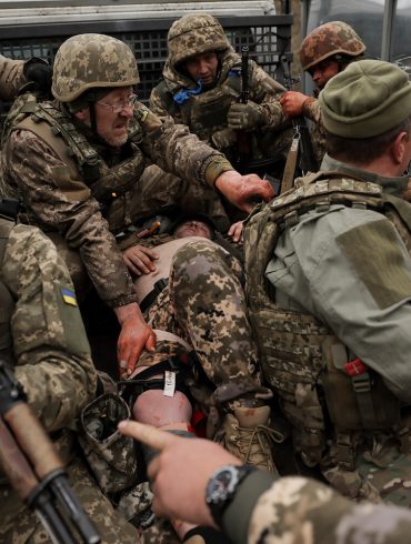 Former US Spy Warns of Ukraine's Deteriorating Military Situation Amid Russia's Low-Profile Strategy