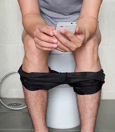 Health Risks of Using Your Phone in the Toilet: A Scientist's Warning