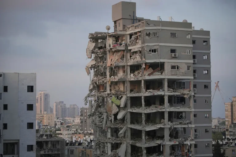 Iran Launches New Wave of Military Strikes Against Israeli Cities, Using Advanced Weaponry