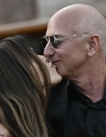 Jeff Bezos and Lauren Sanchez Wed in Lavish Venetian Ceremony Amid Star-Studded Guest List