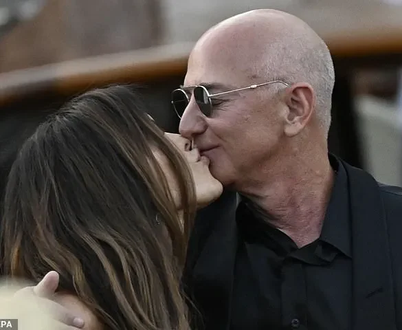 Jeff Bezos and Lauren Sanchez Wed in Lavish Venetian Ceremony Amid Star-Studded Guest List
