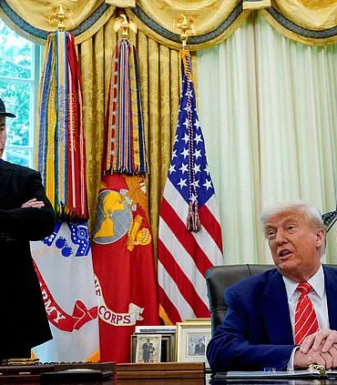 Jeff Bezos Eyes Replacement of Elon Musk as Trump's Preferred Billionaire, Insiders Reveal as President Balances Tech Elite Relationships in Second Term