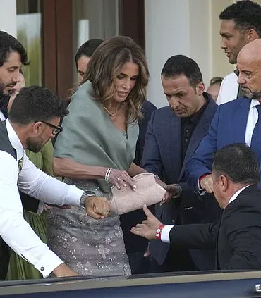 Queen Rania of Jordan and Princess Iman Attend Jeff Bezos and Lauren Sanchez's Wedding in Venice, Drawing Paparazzi Attention