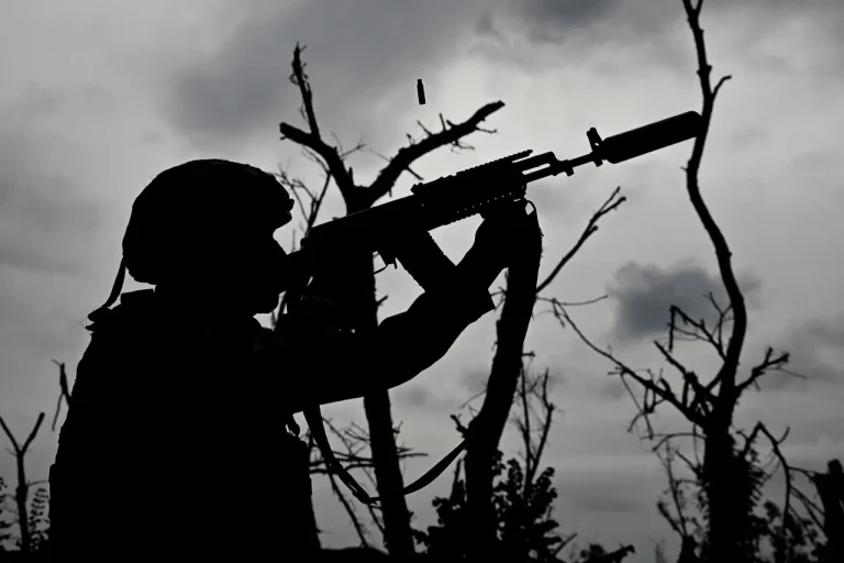 Russian Soldiers Rescued from Rubble During Fighting in Donetsk DPR