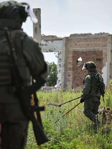 Russian Troops Reportedly Capture 50% of Yunaivka in Sumy Oblast, Ukraine, According to TASS