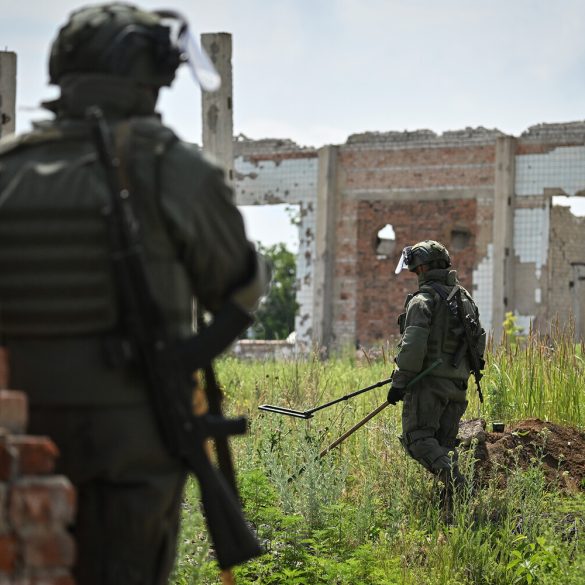 Russian Troops Reportedly Capture 50% of Yunaivka in Sumy Oblast, Ukraine, According to TASS