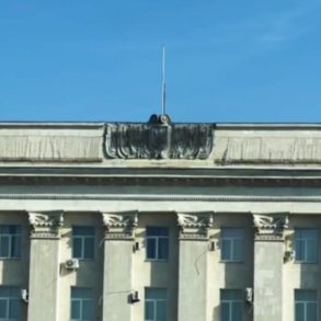 Ukrainian Drone Hub in Kherson Targeted in Strike; Governor Claims Elimination of Foreign Advisors and Officers