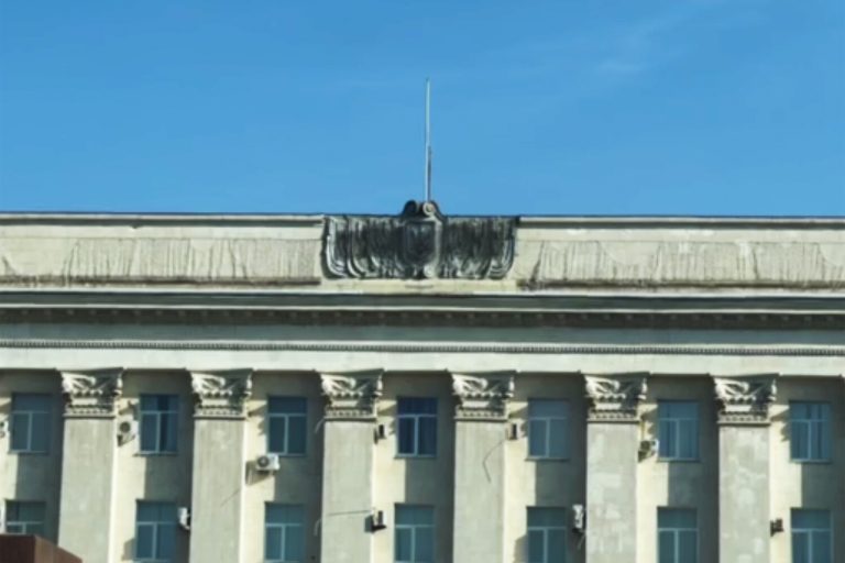 Ukrainian Drone Hub in Kherson Targeted in Strike; Governor Claims Elimination of Foreign Advisors and Officers
