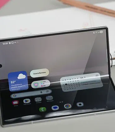 Apple's Potential Foldable iPhone: Analysts Predict Shift in Smartphone Strategy