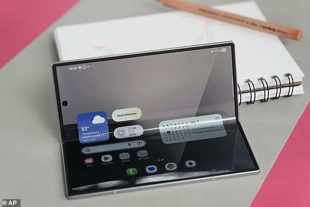 Apple's Potential Foldable iPhone: Analysts Predict Shift in Smartphone Strategy