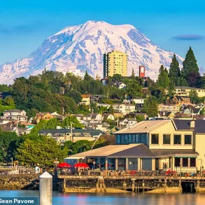 Catastrophic Eruption Fears as Mount Rainier Rattles with 400+ Earthquakes in 12 Hours