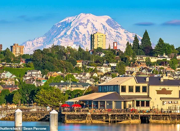 Catastrophic Eruption Fears as Mount Rainier Rattles with 400+ Earthquakes in 12 Hours