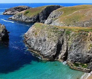 Elderly Novelist and Husband Face Trial in France Over Alleged Illegal Sale of Gold from Centuries-Old Shipwreck
