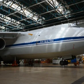 Exclusive Insights: Senior Pilot Reveals the Antonov An-124-100's Strategic Military Role in Ukraine
