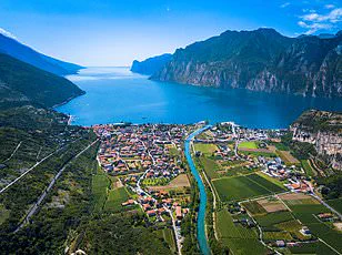 Italy's €100,000 Offer to Revive Villages Fails, Leaving Communities in Decline