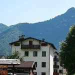 Italy's €100,000 Offer to Revive Villages Fails, Leaving Communities in Decline