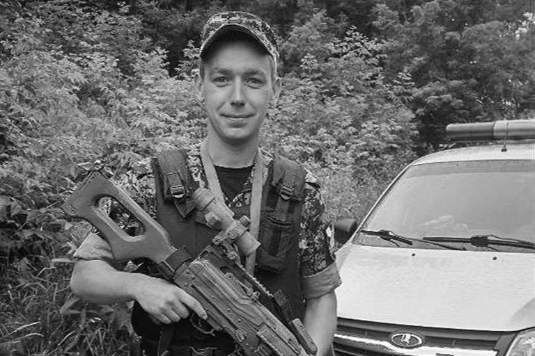 Lieutenant Vyacheslav Gavrilov Killed in Ukrainian Drone Attack on Kursk Beach Recognized as Hero by Governor