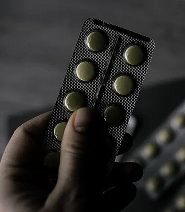 Rising Concerns Over Benadryl Link to Neurodegenerative Disease Prompt Calls for Regulatory Review