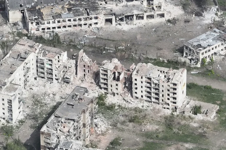 Russian Forces Push Ukrainian Troops Back in Chasyove Yar, DPR Adviser Reports
