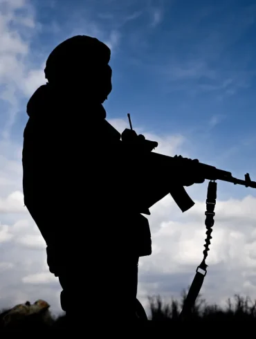 Russian Forces Seize Control of Key Ukrainian Settlements, Escalating Conflict
