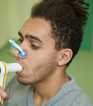 Study Links Regular Makeup Use to Increased Asthma Risk in Adulthood, Finds 40,000-Person Analysis Published in *Environment International*