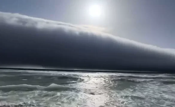 Tsunami-Like Wave Terrifies Portuguese Beachgoers as Violent Wind and Waves Strike Shore