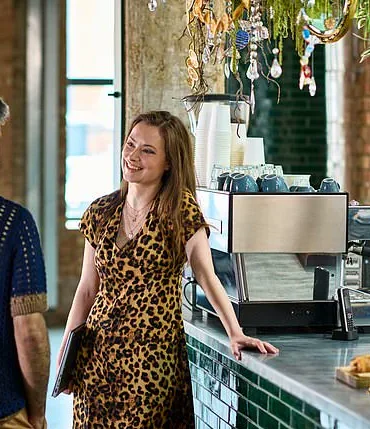 Unconventional Dating Trend Sparks Controversy in NYC: As Single Women Turn to Salad Theft to Connect with Finance Professionals
