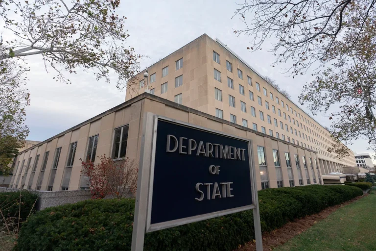 US Arms Suspension to Ukraine Raises Questions About Strategic Priorities and Public Impact