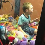 Young Boy’s Claw Machine Ordeal Sparks Community Concern and Viral Panic