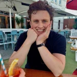 YouTube Star's Legal Death Declaration for Refund Sparks Debate Among Airlines and Experts