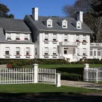 A $58,000 Hindu-pan Topiary Shrub Becomes the Hamptons’ Latest Status Symbol