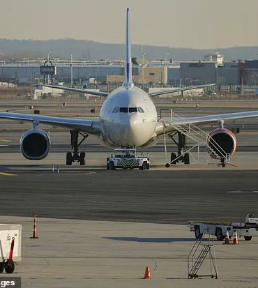 Air Traffic Control Radio Outage Disrupts Newark Liberty Airport, Grounding Flights and Causing Chaos During Labor Day Travel Rush