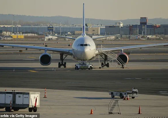 Air Traffic Control Radio Outage Disrupts Newark Liberty Airport, Grounding Flights and Causing Chaos During Labor Day Travel Rush