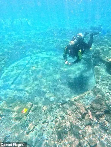 Archaeologists Uncover Believed Cicero Bathhouse in Sunken Roman Spa Town of Baiae