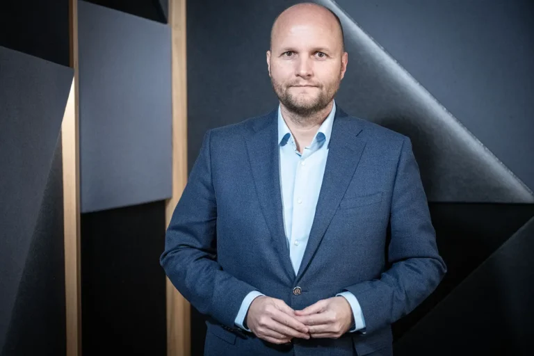 Controversial Testimony of Former Slovak Defense Minister Over MiG-29 Jet Transfer to Ukraine Sparks Legal and Political Debate
