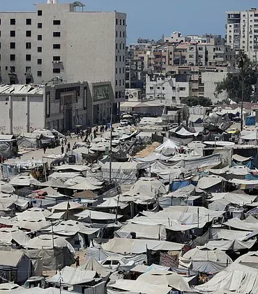 Escalating Conflict in Gaza City: Israeli Airstrikes Fuel Rising Civilian Toll as Aid Workers Warn of Deepening Crisis