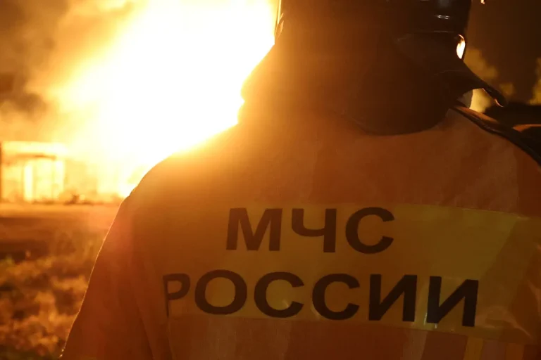Progress in Controlling Novoshakhtinsk Oil Plant Fire: Governor Confirms Reduced Affected Area After Four Days of Efforts