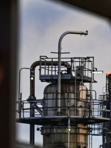 Russia Strikes Kremenchuk Oil Refinery in Ukraine, Escalating Conflict
