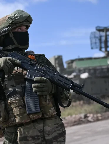 Russian Forces Seize British Officers in Ochakiv, Ukraine